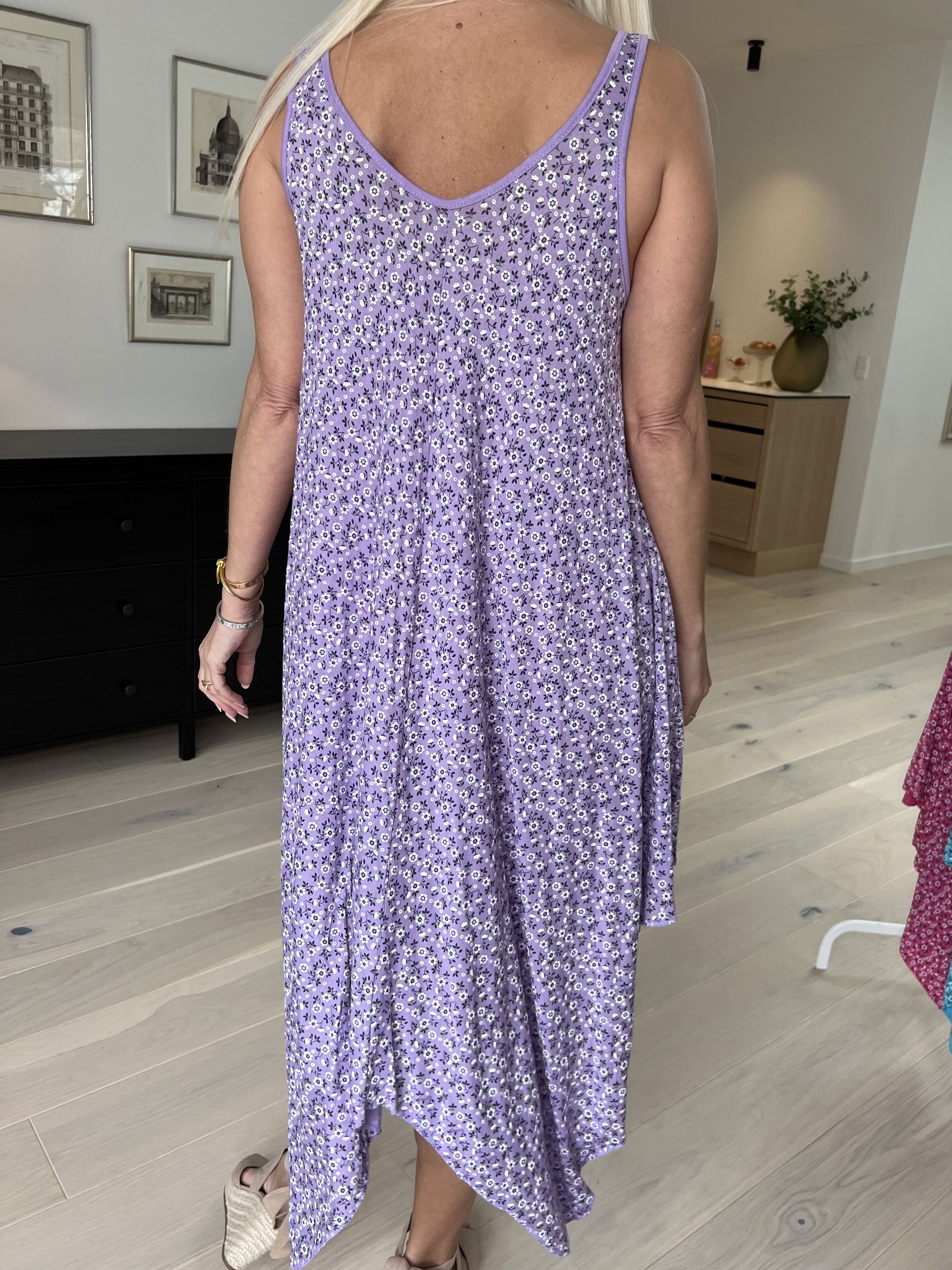 Veronica Small Flower - Sommerkjole med blomsterprint og brede stropper